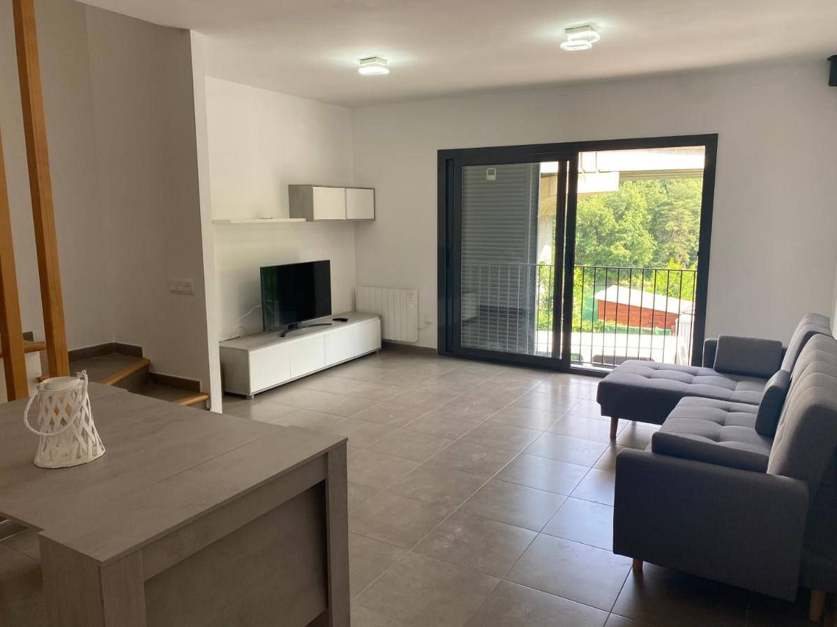 Ample house with views in front of Baells reservoir - Housity