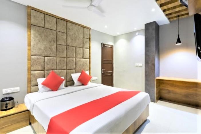 Beyond Stay Hotel Pachmarhi - Housity