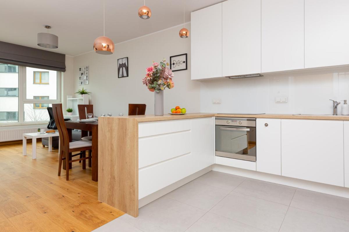 Kolorowy Gocław Apartment by Noclegi Renters - Housity