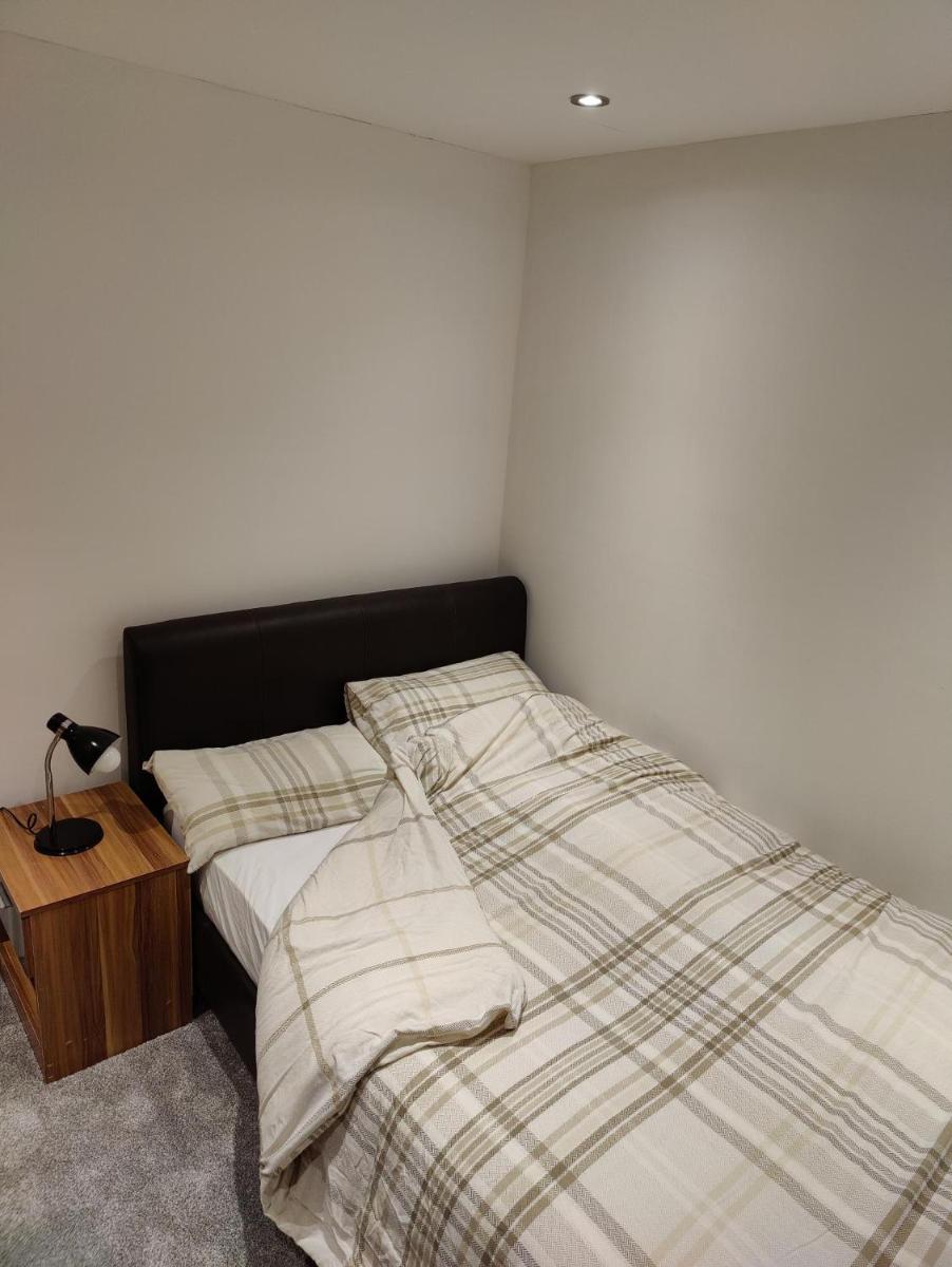 Corner House Cabin - Housity