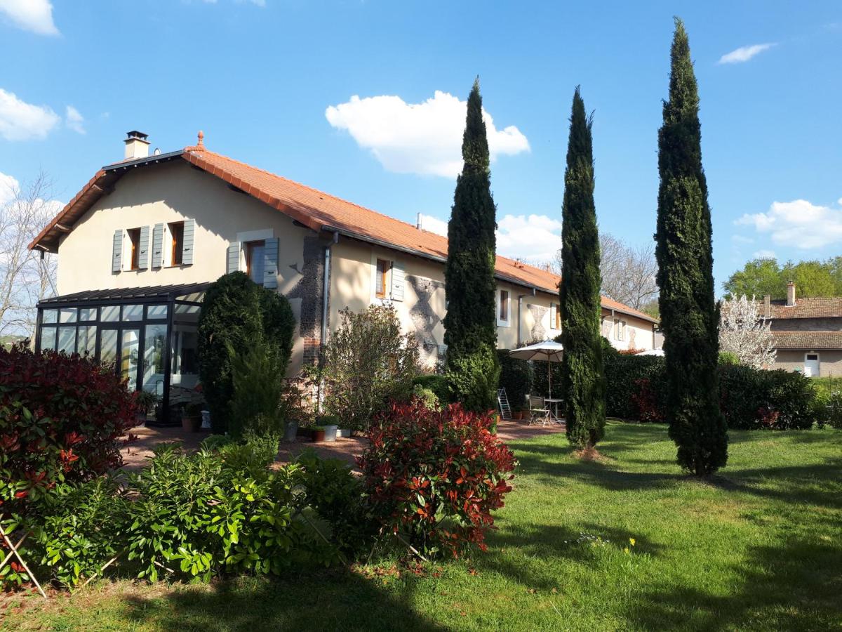 Le Cuvage - 4 Person Barn Apartment - Large Pool - Housity