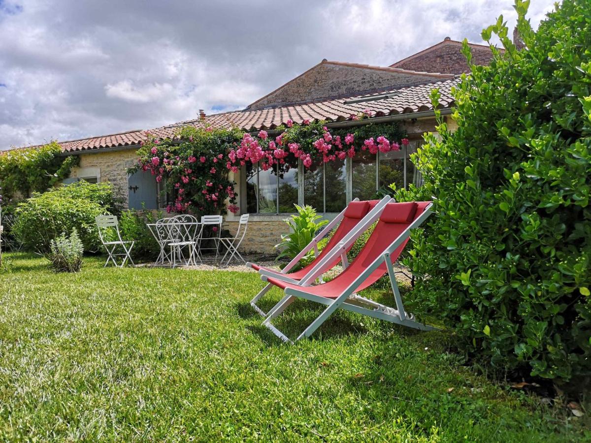 BORDERIES- Le Logis de l'Epiniere- Gite de charme - Housity