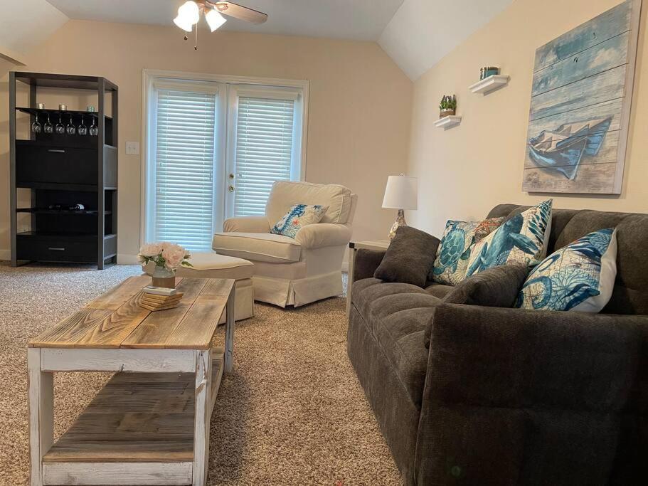 Adorable private 1-bedroom studio on mini-farm. - Housity