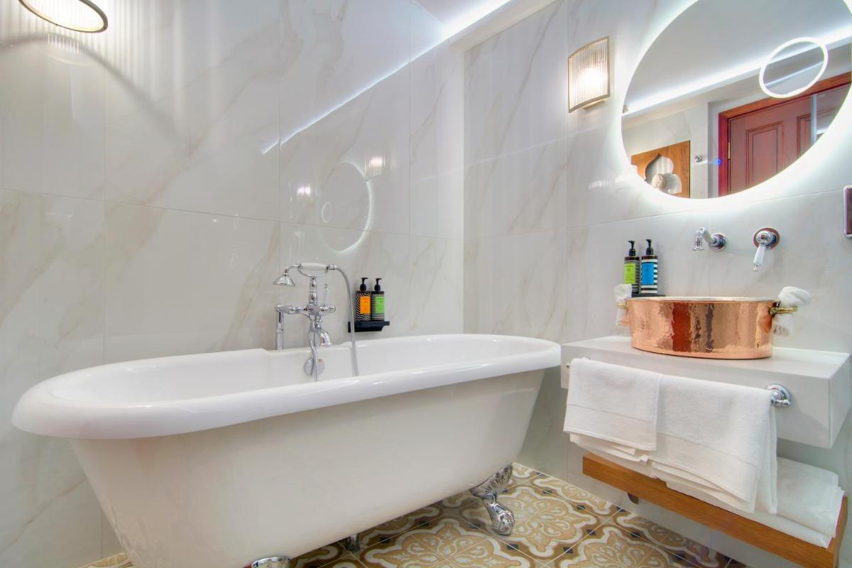ARCHONTARIKI Historic Boutique Hotel - Housity