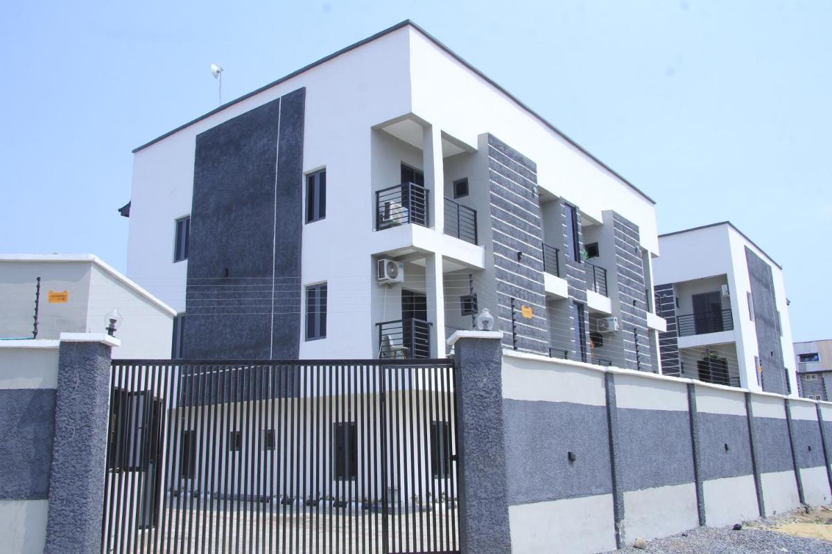 Cosy 2-Bedroom Apartment With Superfast Wifi and 24x7 Security and Electricity - Housity