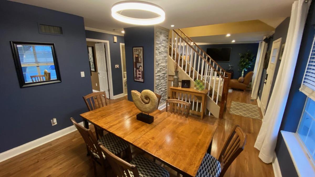 Here It Is! Cool Cape Cod-3 BR-2.5 Bath-12 Guests - Housity