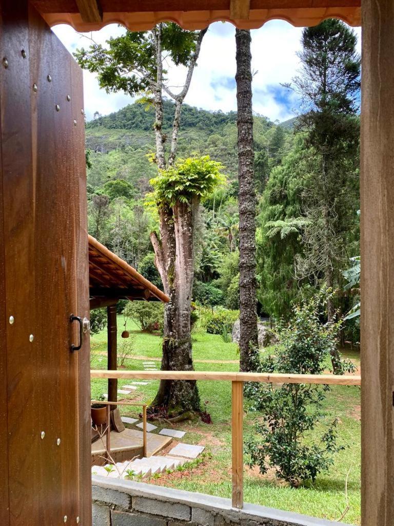 Bangalo a beira do rio em plena natureza - Housity
