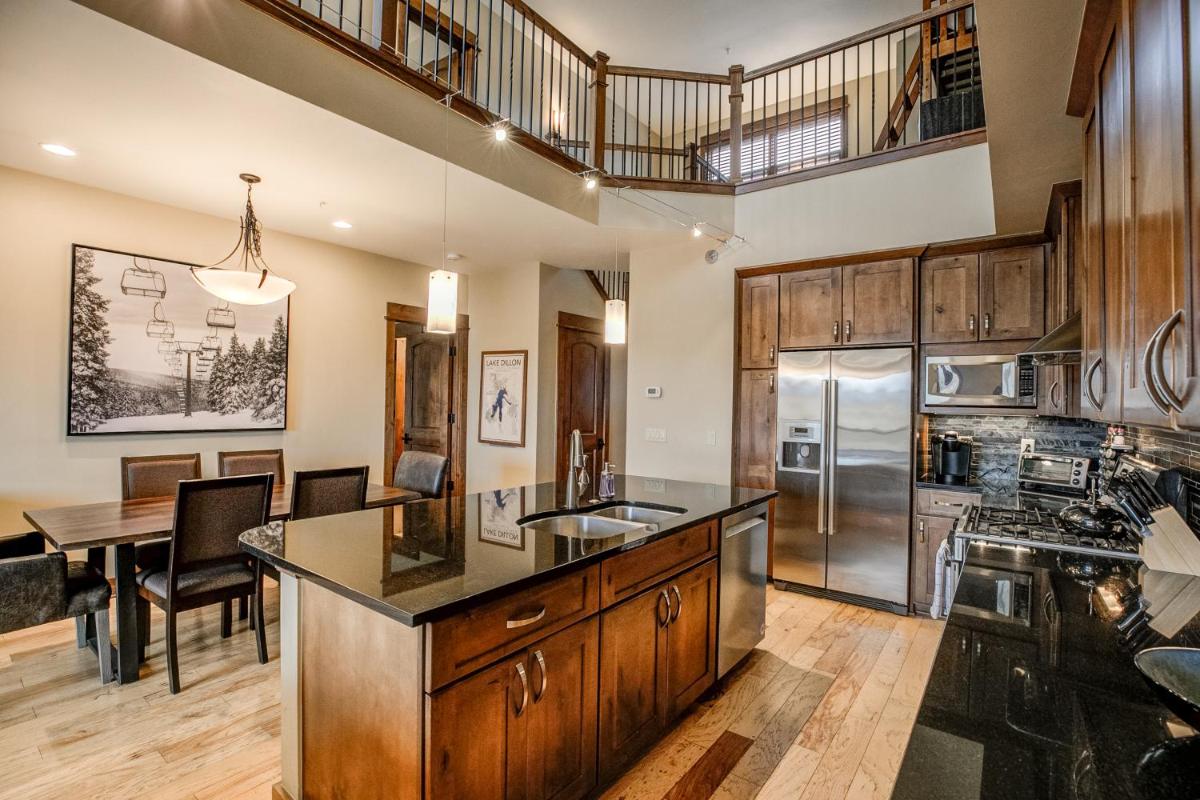 Water Tower Place Condo 202B Easy Access to Shuttle and Main Street - Housity