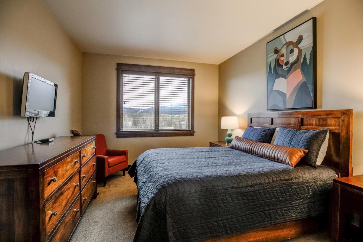 Water Tower Place Condo 202B Easy Access to Shuttle and Main Street - Housity