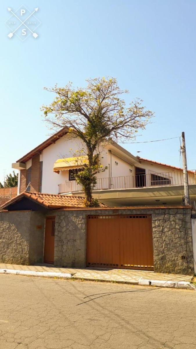 Casa residencial no centro de Guaratinguetá - Housity