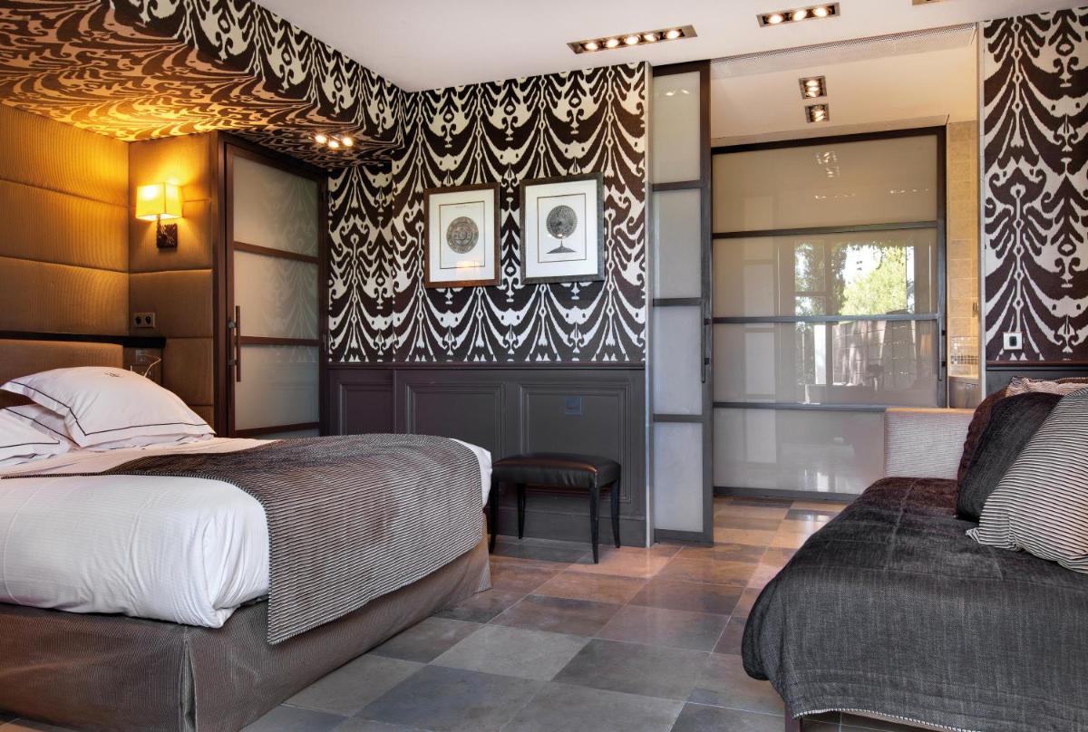Coin salon dans l'établissement Hôtel du Château & Spa - Teritoria