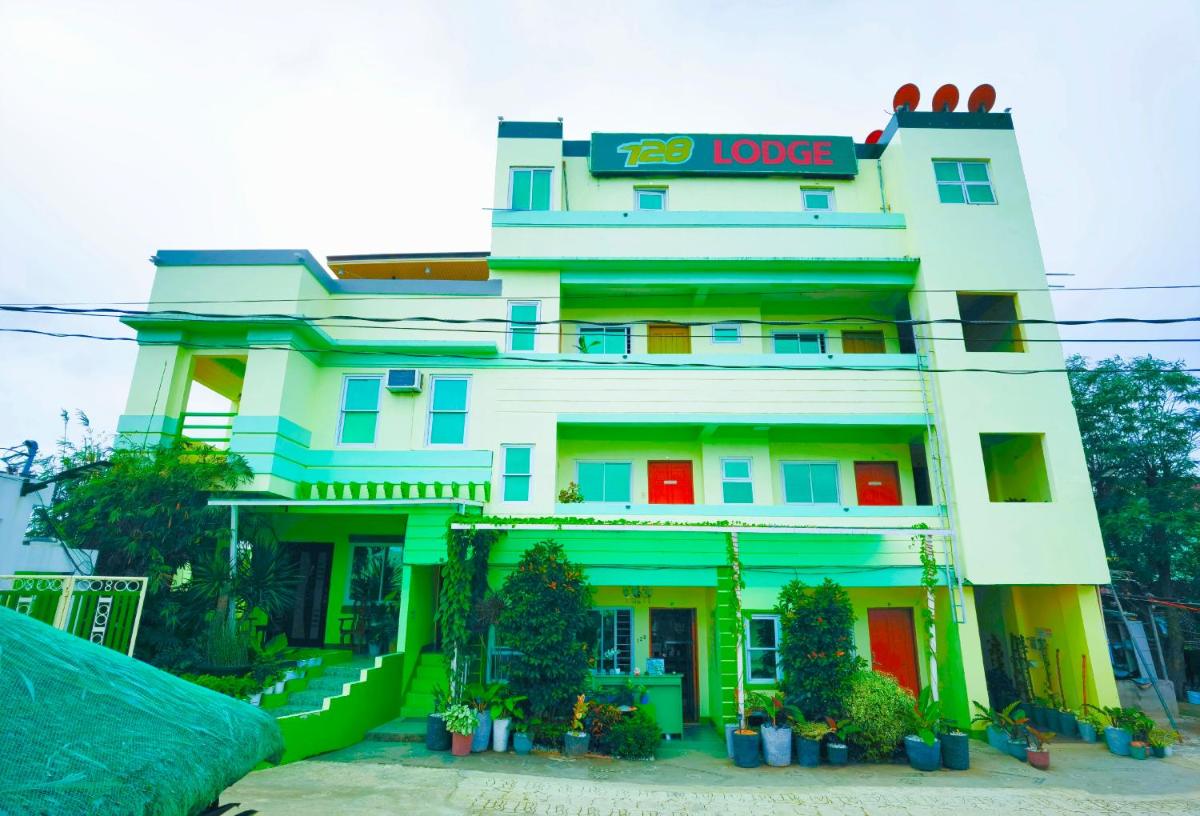 RedDoorz at D128 Lodge Cagayan Valley - Housity