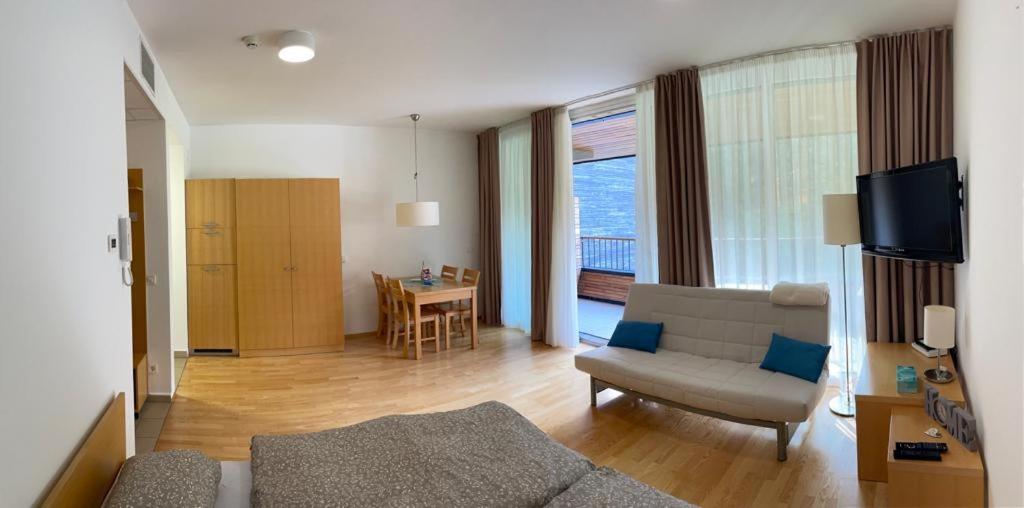 CASA BRUT PREMIUM free parking - Housity