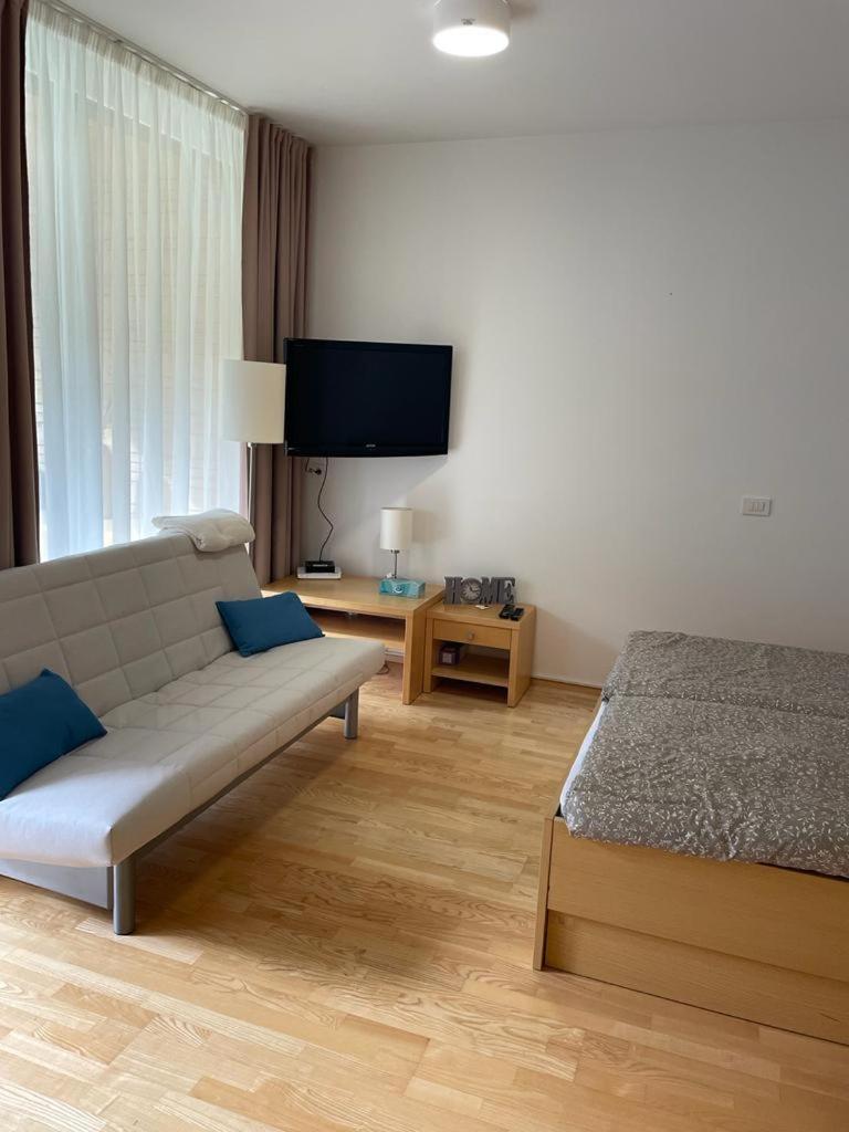 CASA BRUT PREMIUM free parking - Housity