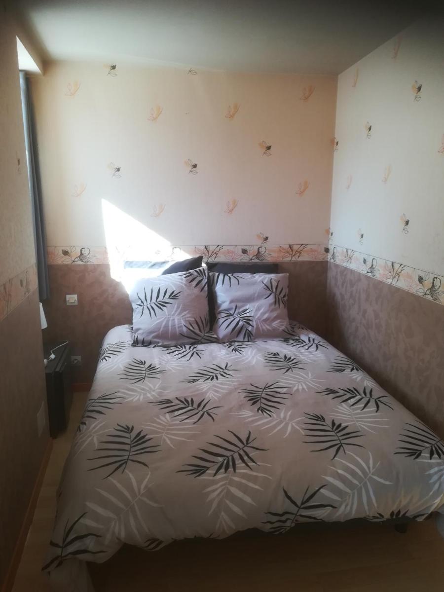 Chambre double avec WiFi châtellerault - Housity