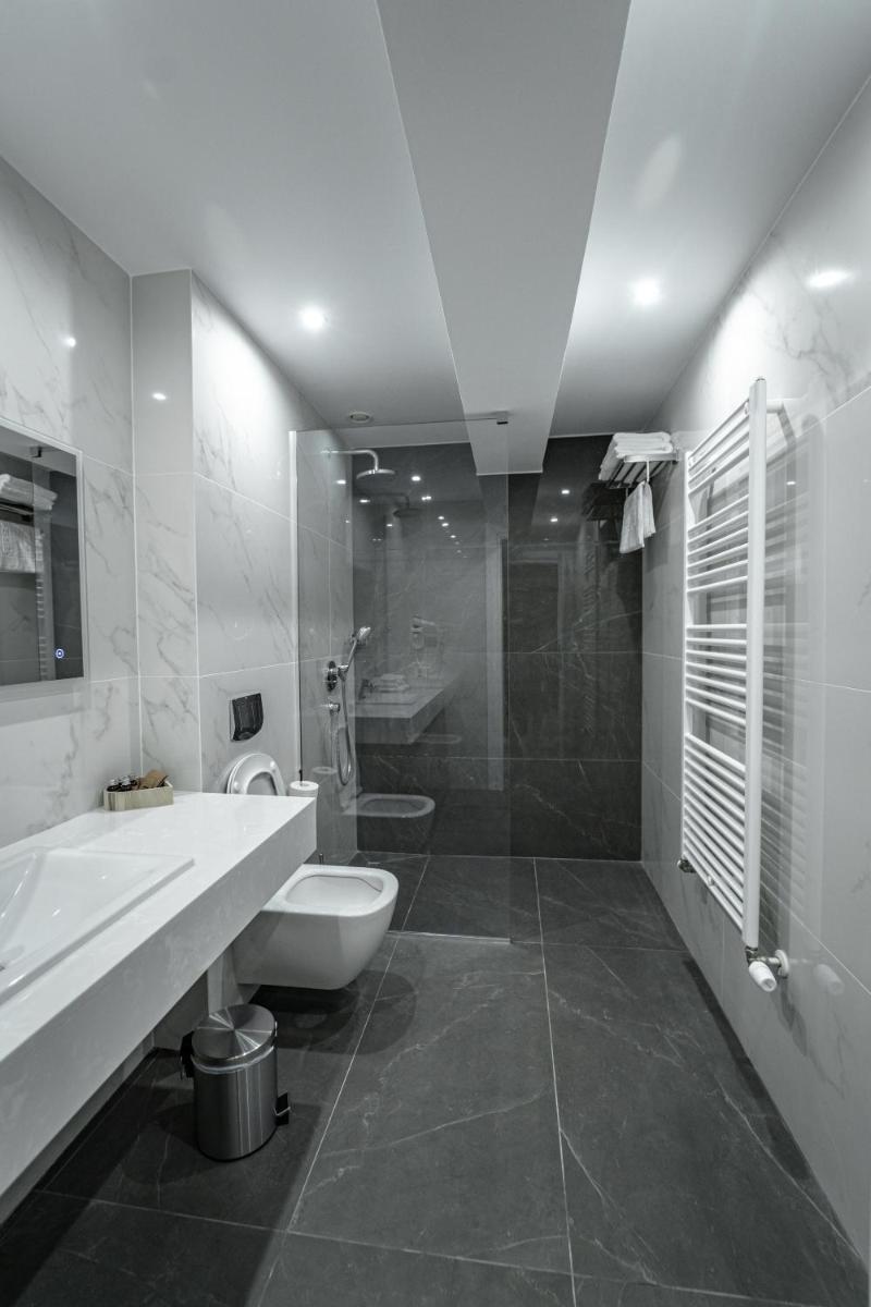 Caprice Complex - Housity