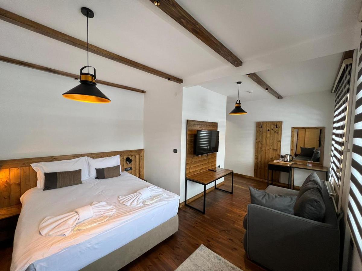 Mia's Favorite Hotel - Housity