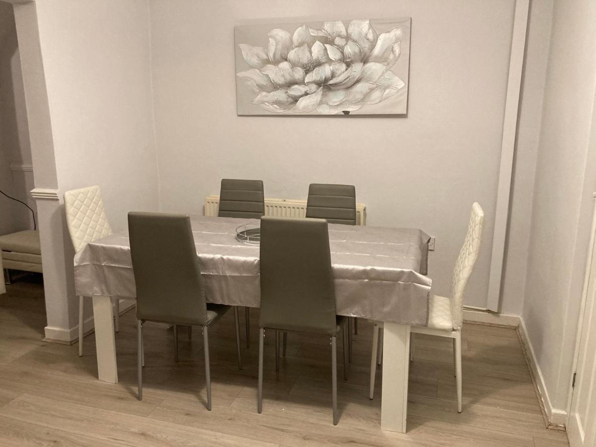 Home away from Home: Welcoming 2 bed entire house in North Liverpool - Housity