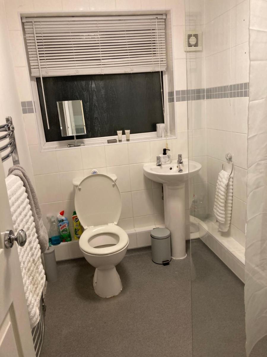Home away from Home: Welcoming 2 bed entire house in North Liverpool - Housity