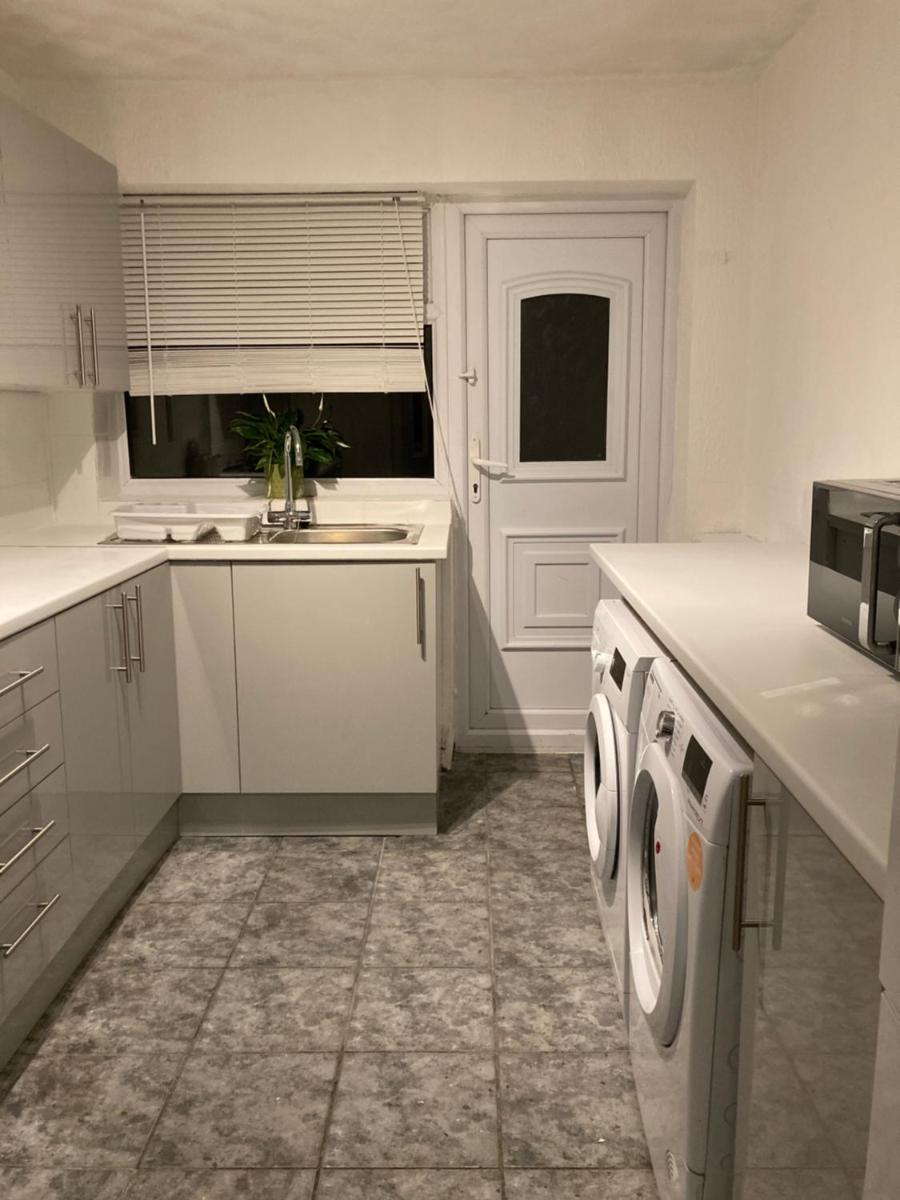 Home away from Home: Welcoming 2 bed entire house in North Liverpool - Housity