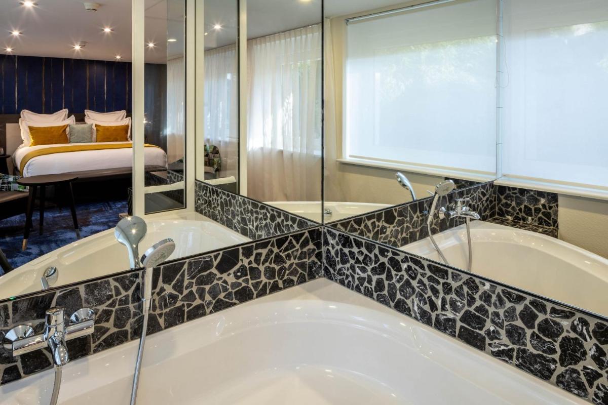 Un ou plusieurs lits dans un hébergement de l'établissement Hôtel Villa La Florangerie - SPA & Piscine