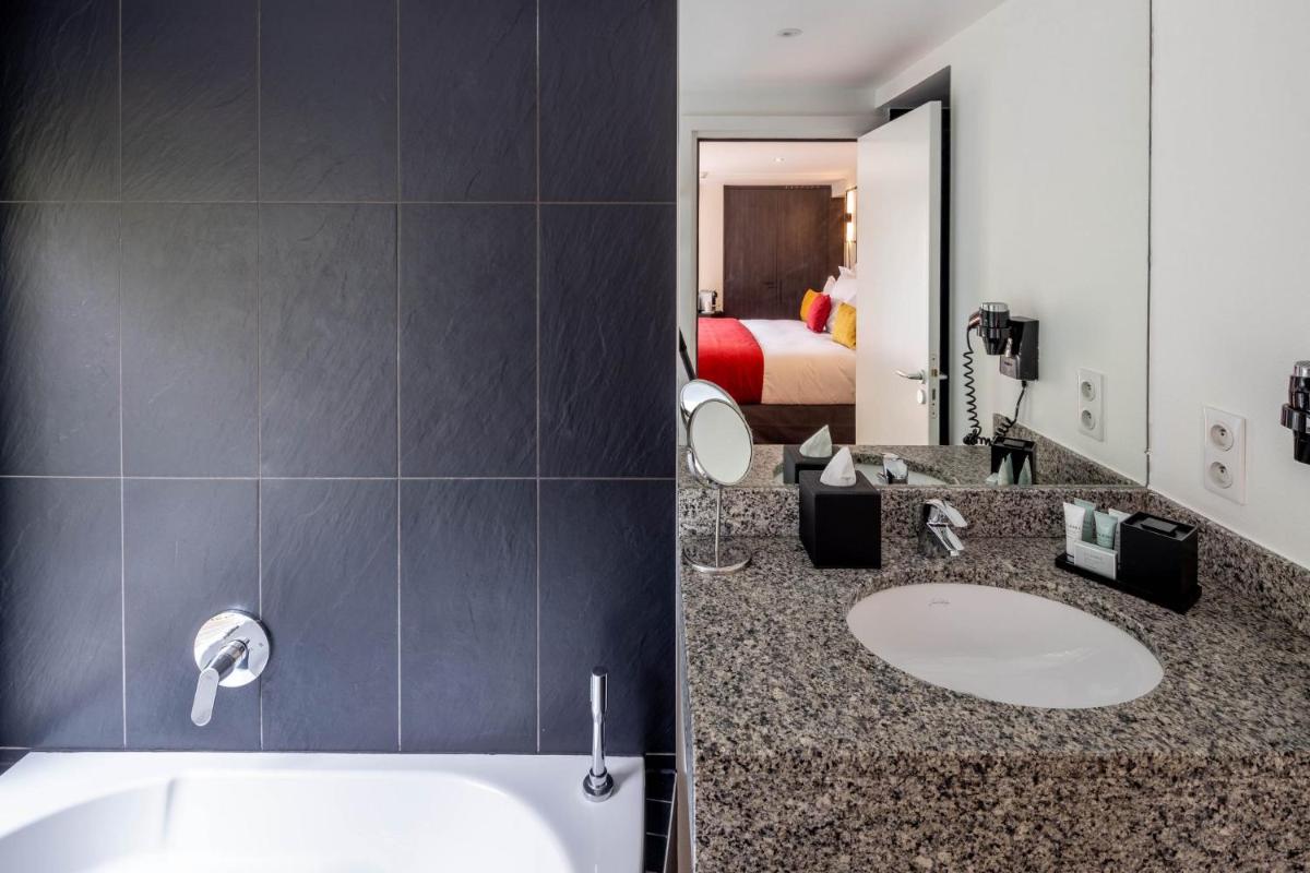 Salle de bains dans l'établissement Hôtel Villa La Florangerie - SPA & Piscine