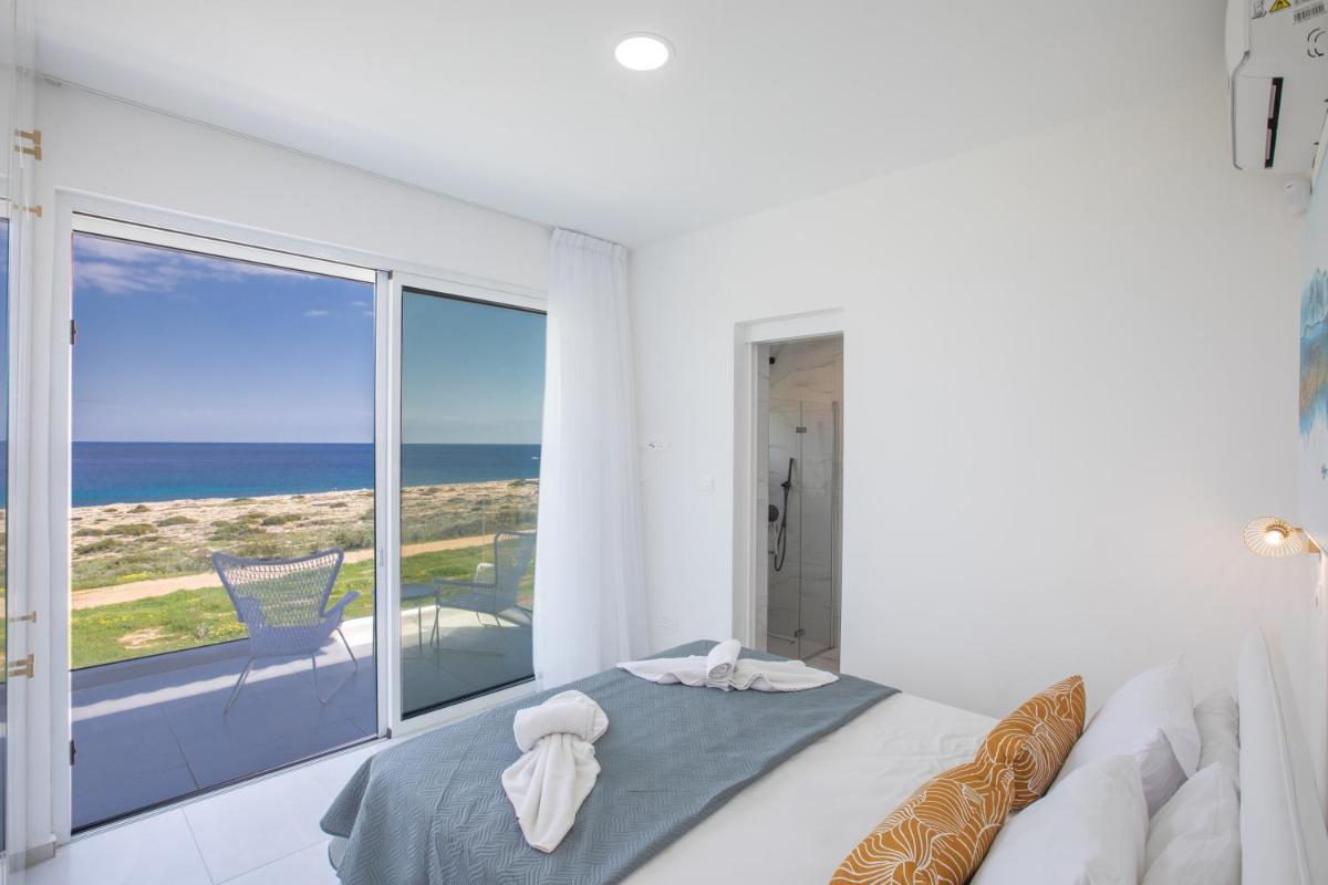 Artizan Seafront Villa 5 - Housity