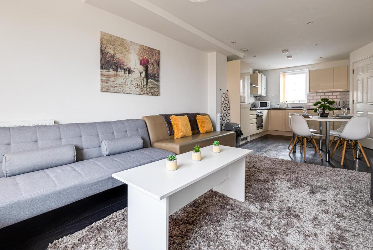 Stanley Sparkle Stays - 4BRooms, 4Beds, Prkg, Wifi - Housity