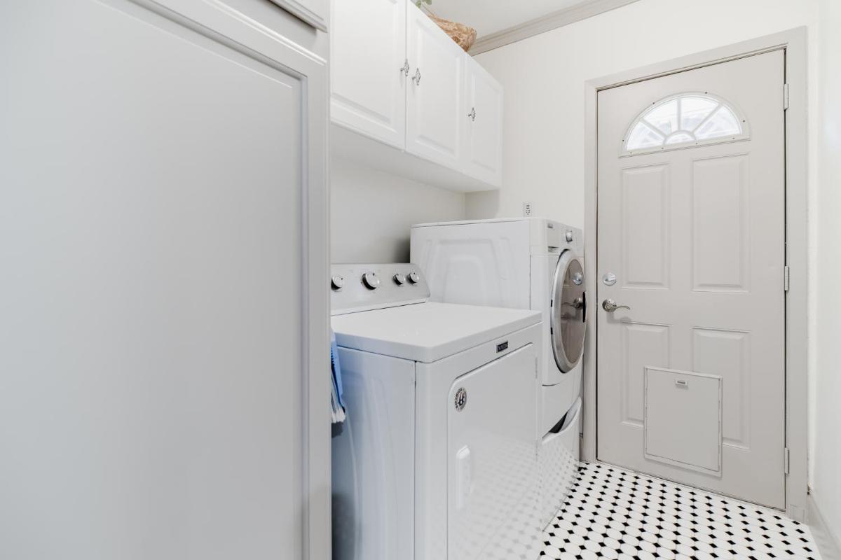 Kessler Park Retreat - available for 28 days or greater - Housity