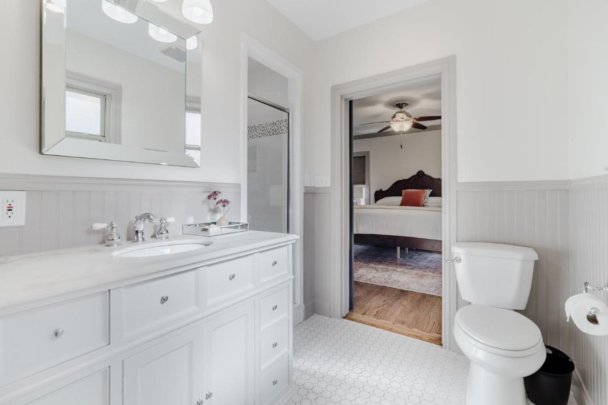 Kessler Park Retreat - available for 28 days or greater - Housity