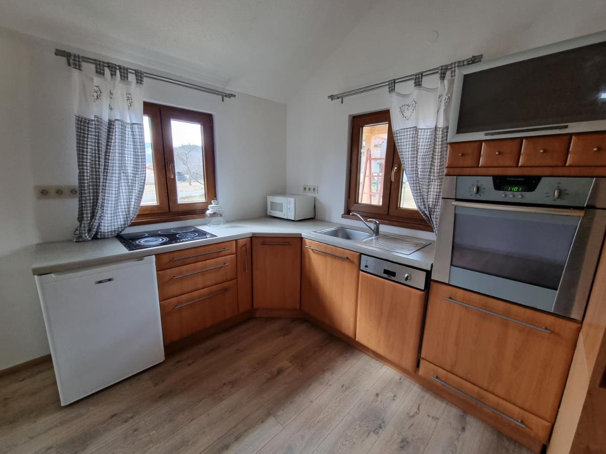 Domček pod orechom - Housity