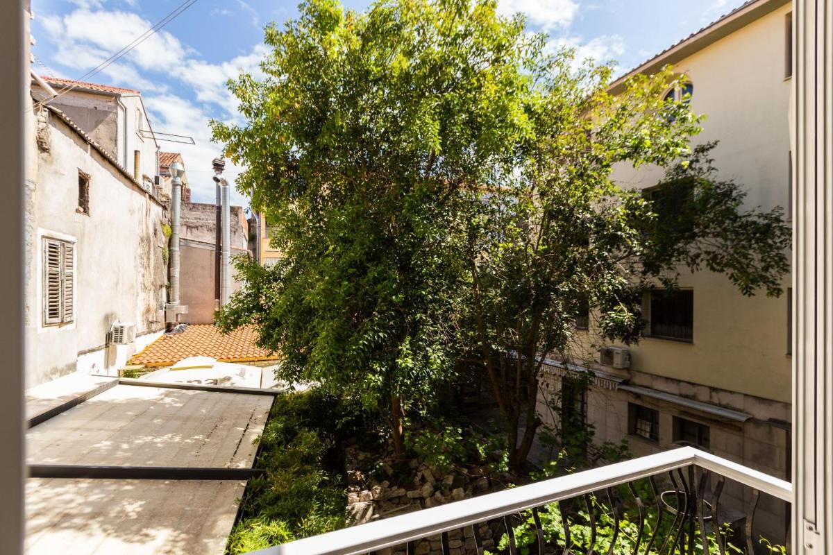 Angie Central Rooms - Housity