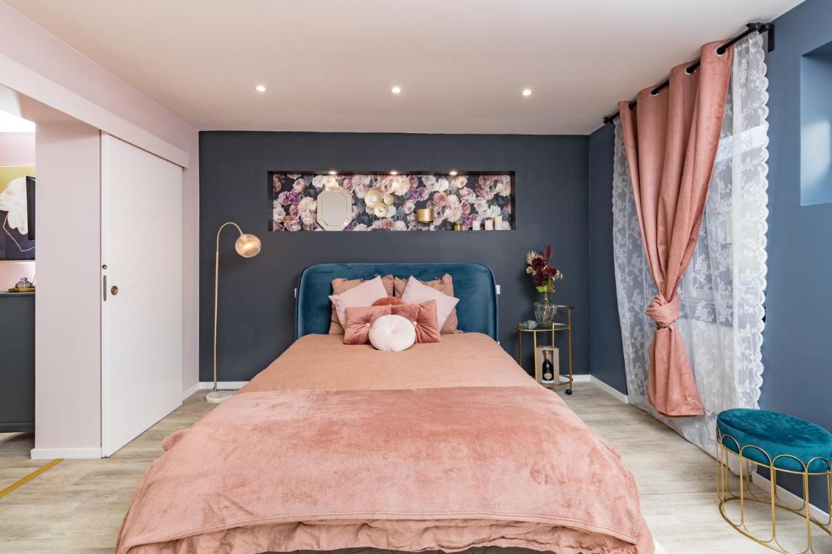 Suitetrails - @Romantic Suite & Spa @Jacuzzi @ Parking gratuit @