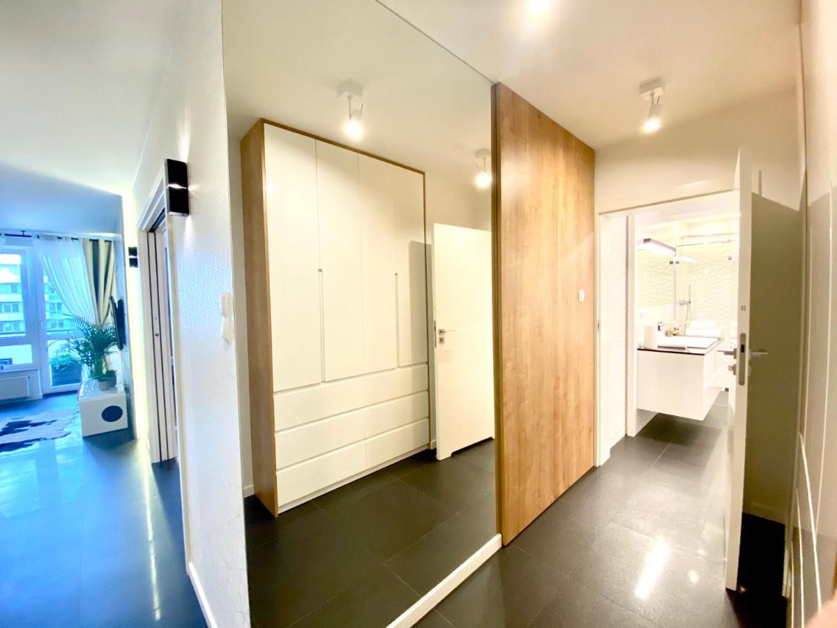 New Wave Apartment Big & Beautiful - Hizvo