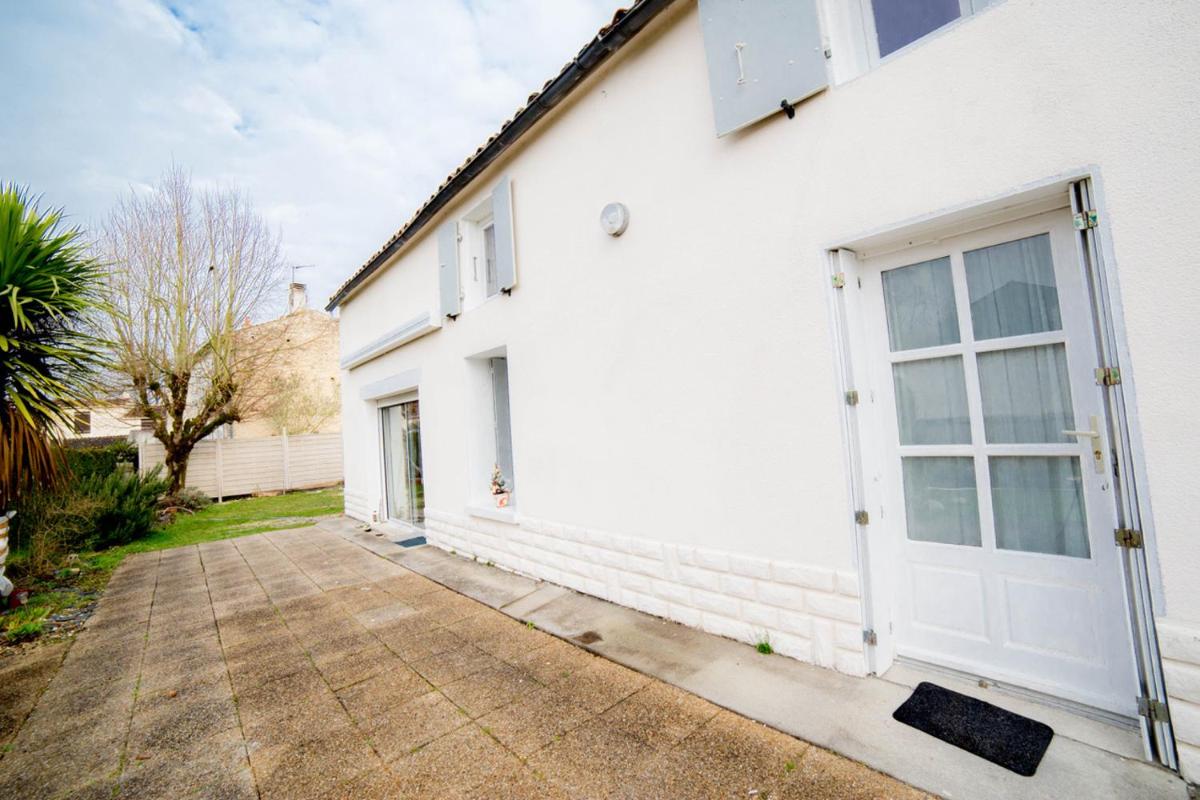 Le Gai Cottage - Housity