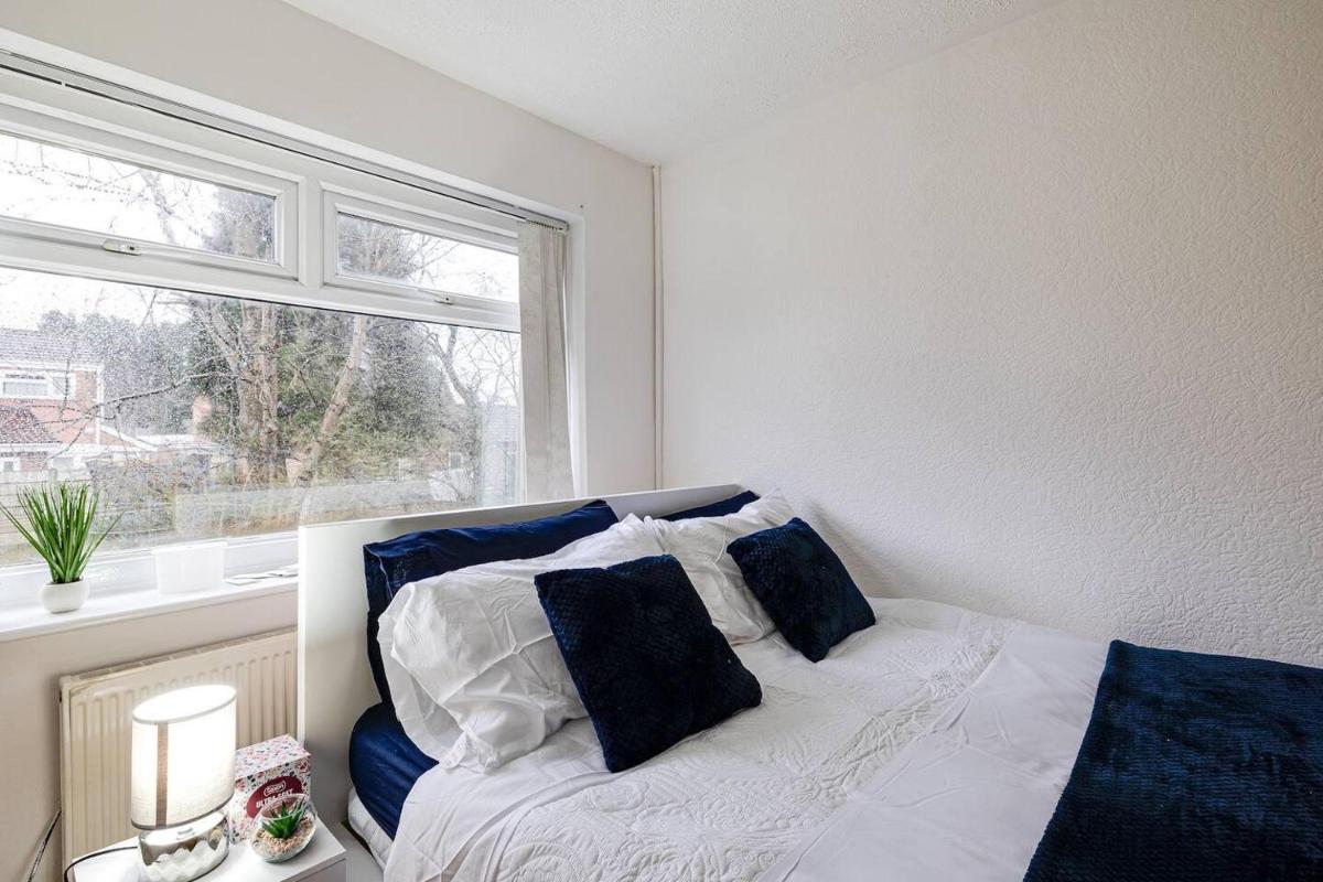 Lovely 2 Bedroom Apartment with fireplace - Housity