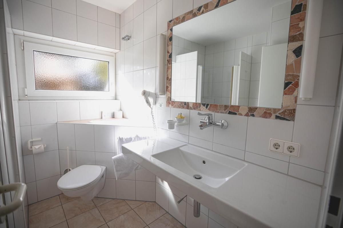 Hotel Christine - Housity