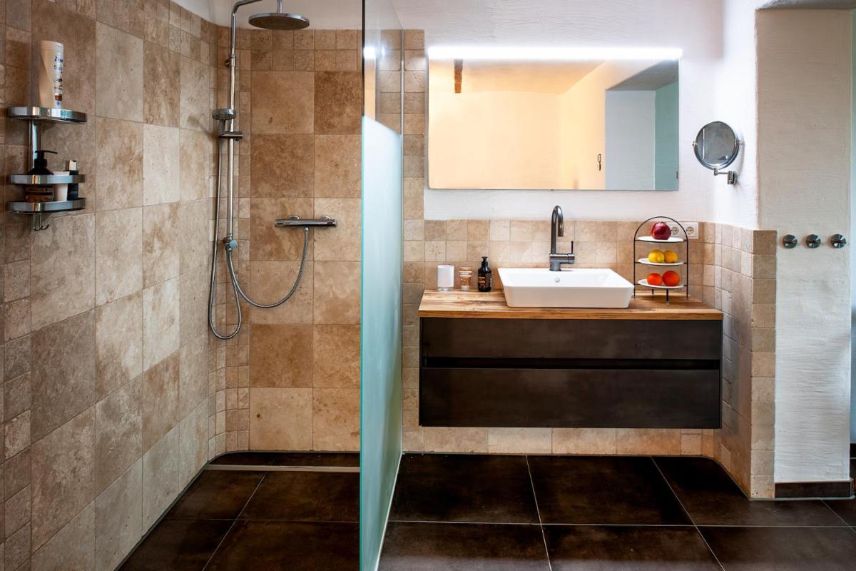 Ferienhaus mit privaten Schwimmteich und Sauna - Housity