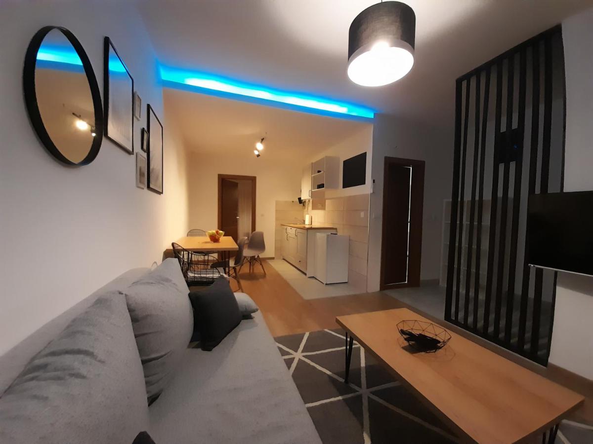 Apartment 12-09 - Housity