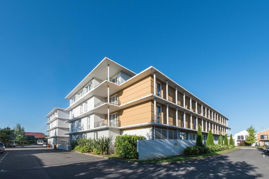 Studio meublé avec parking idéalement placé - Housity