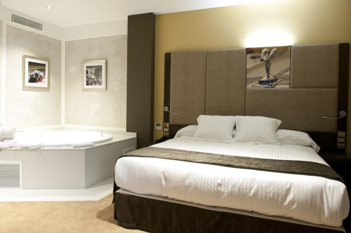 Cama o camas de una habitación en Costa Esmeralda Suites