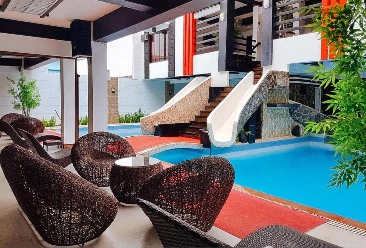 Casa Demetria Duplex Hot Spring Resort Laguna - Housity