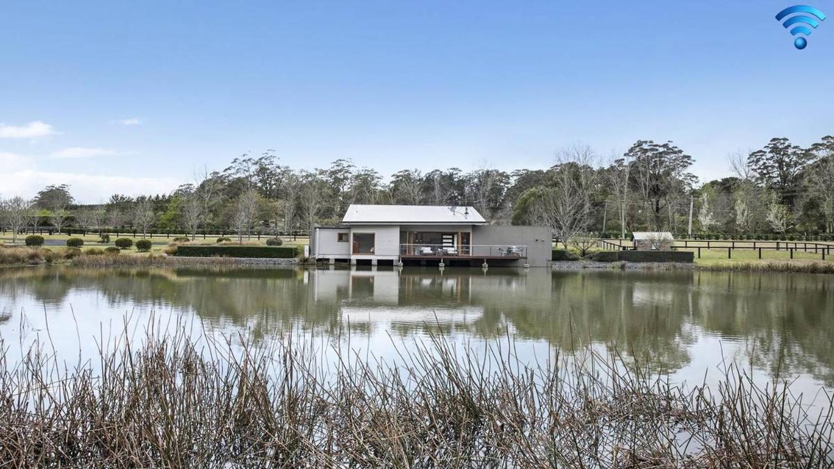 Casa Sul Lago in the H'Lands - Housity