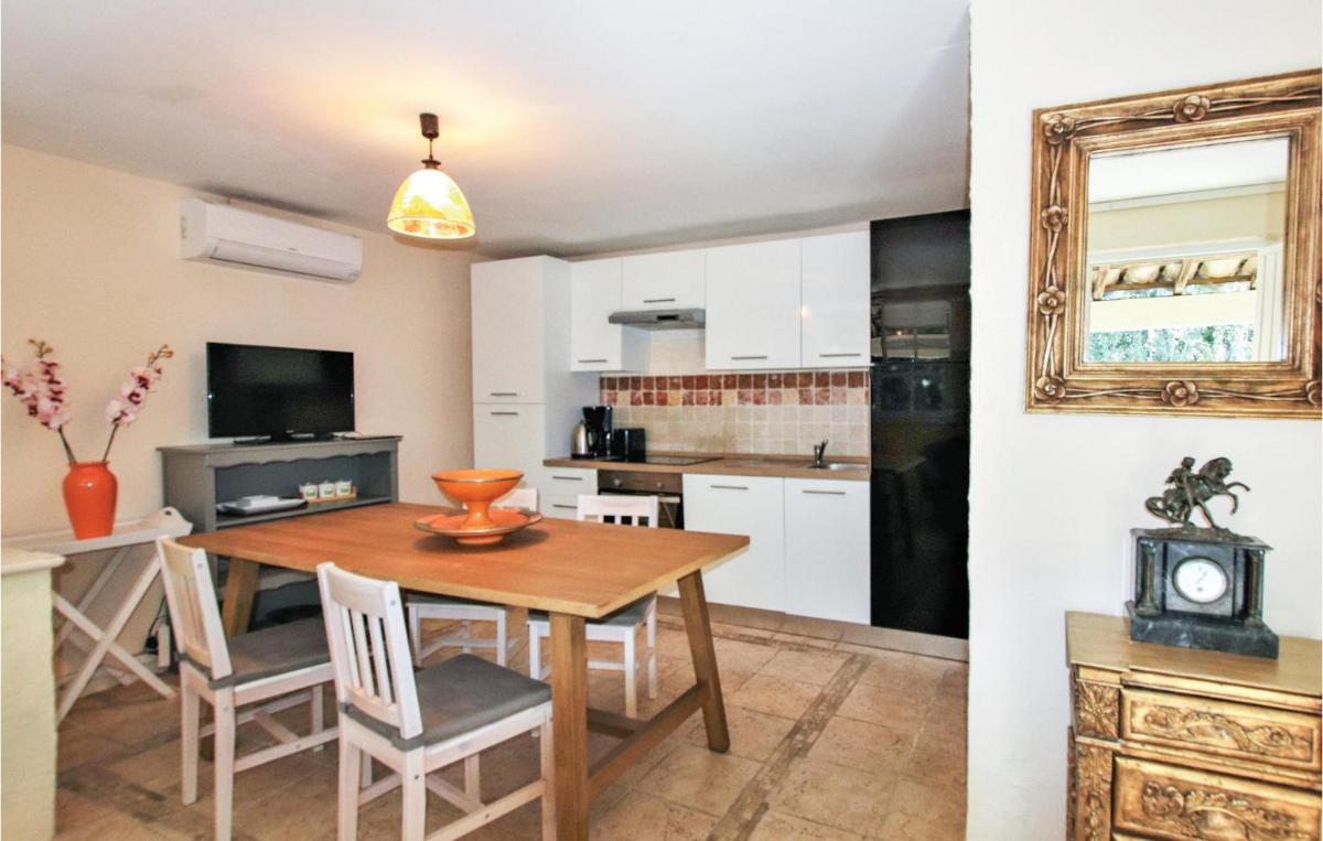 Gorgeous Home In Pont Saint Esprit - Housity
