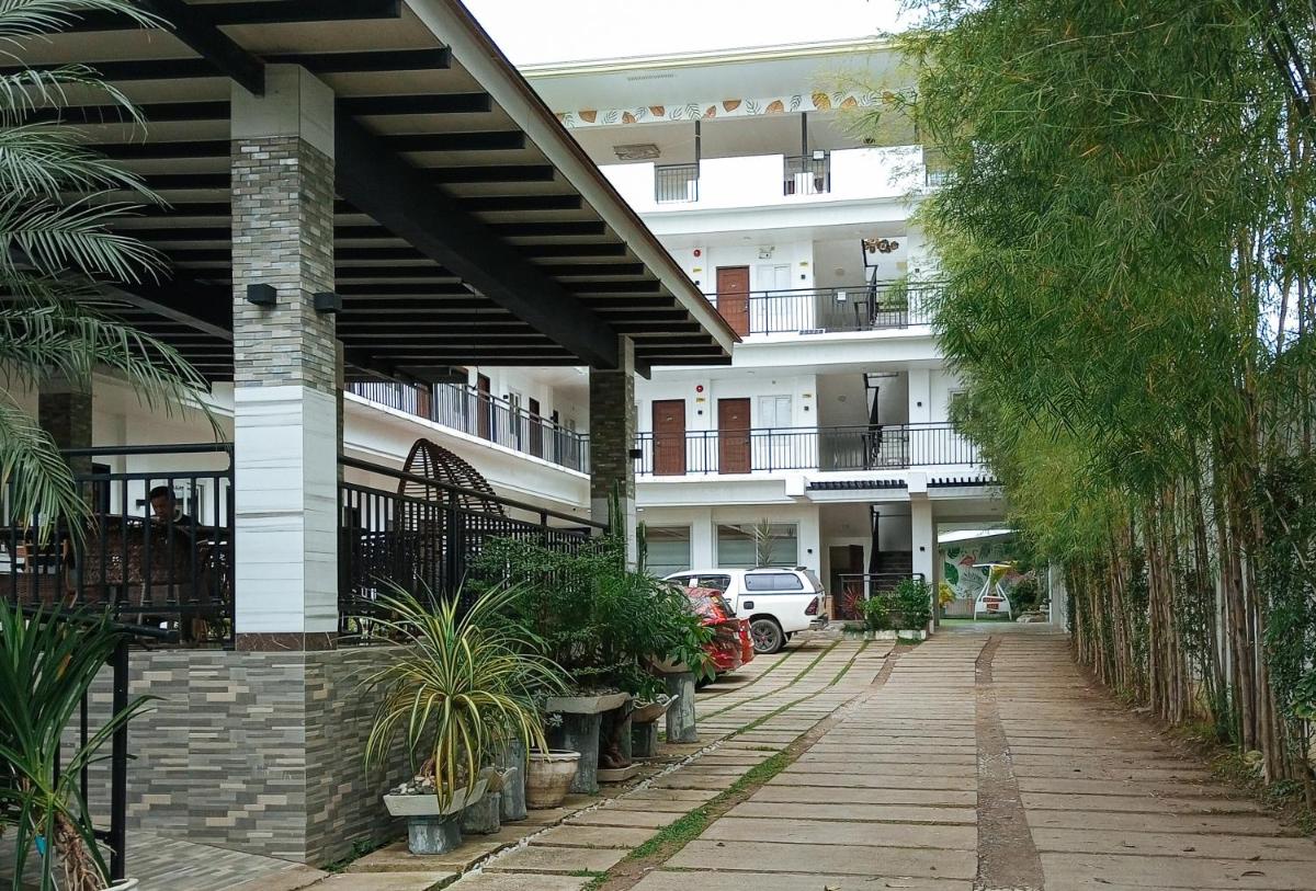 RedDoorz Plus Park-Lay Suites Kidapawan City - Housity