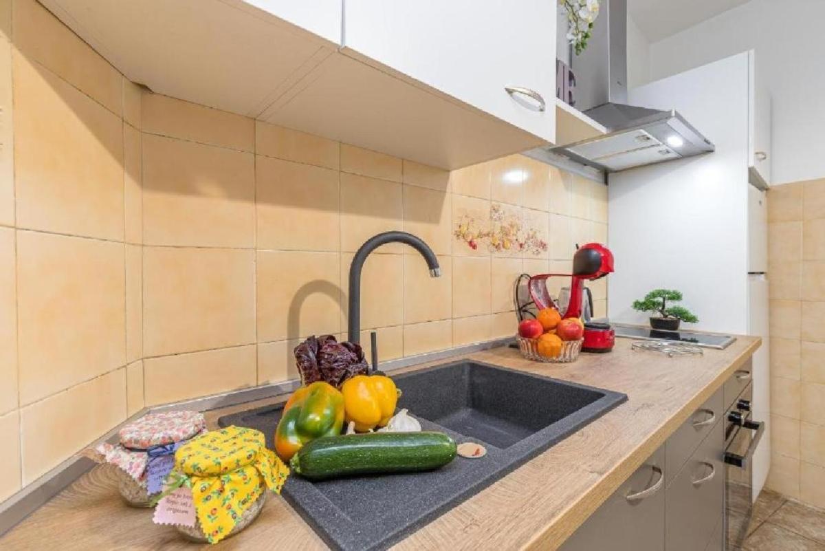 Holiday house Črni Kal - Pri Roktovih - Housity