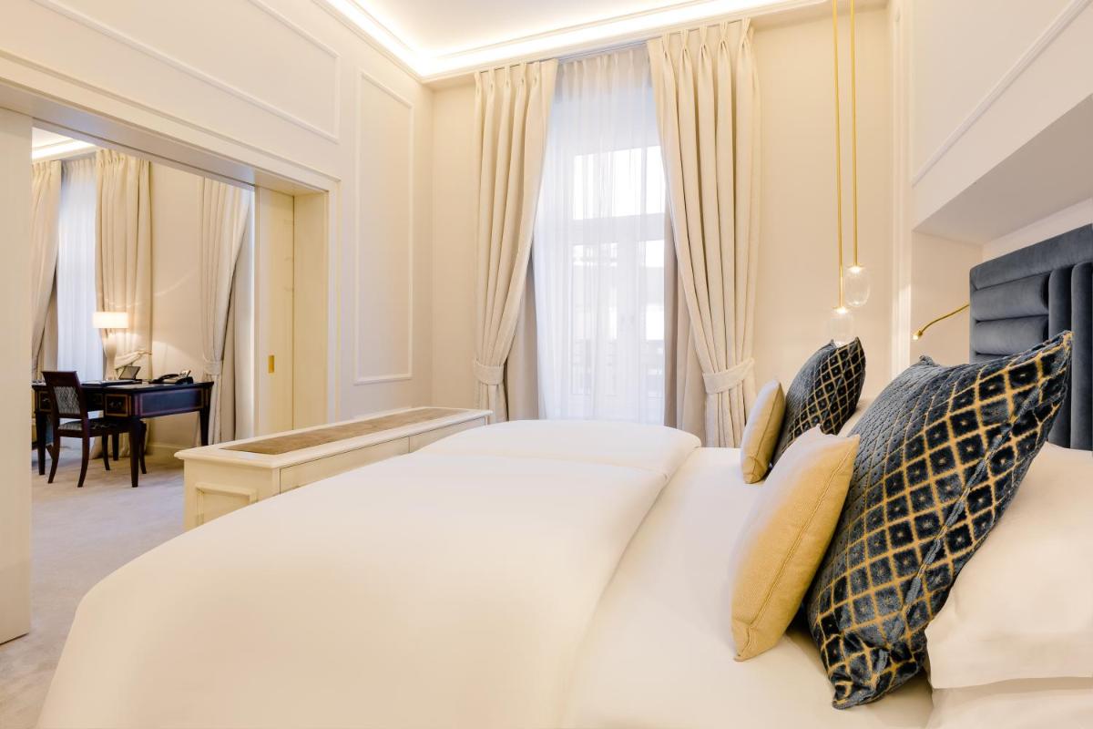 Ein Bett oder Betten in einem Zimmer der Unterkunft Excelsior Hotel Ernst am Dom