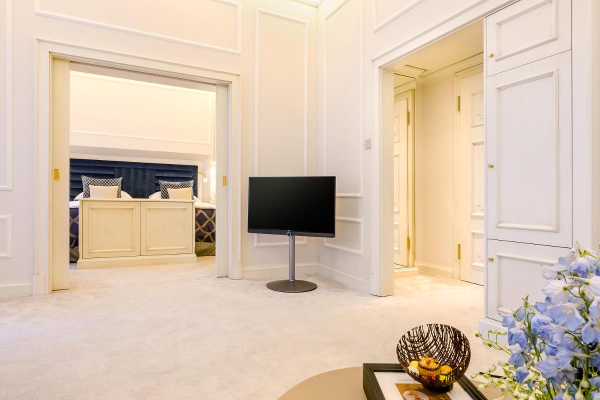 TV/Unterhaltungsangebot in der Unterkunft Excelsior Hotel Ernst am Dom