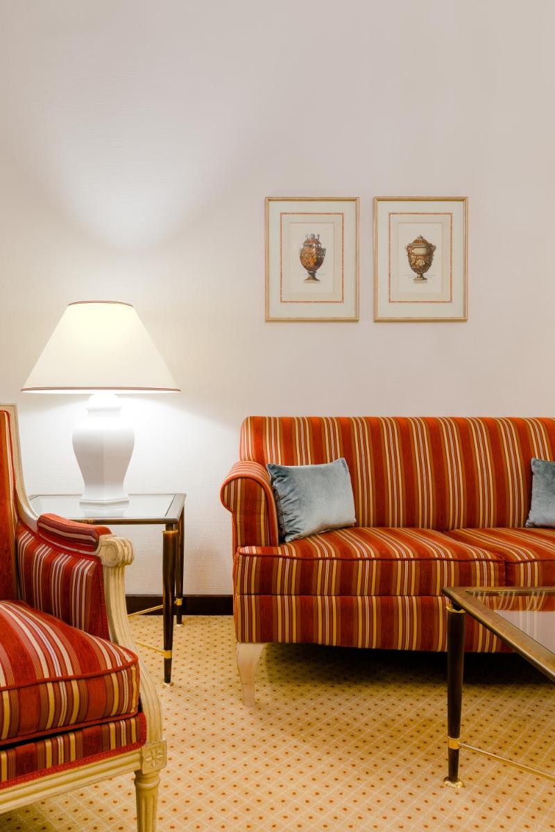 Ein Sitzbereich in der Unterkunft Excelsior Hotel Ernst am Dom