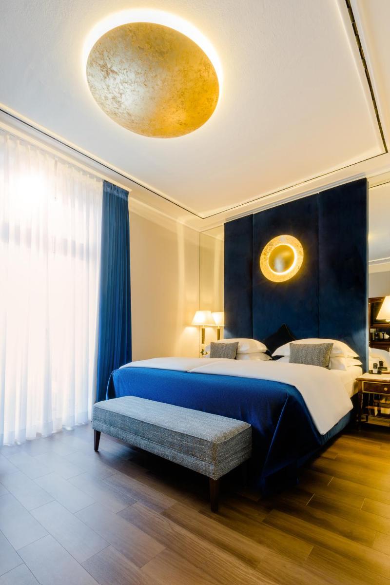 Ein Bett oder Betten in einem Zimmer der Unterkunft Excelsior Hotel Ernst am Dom